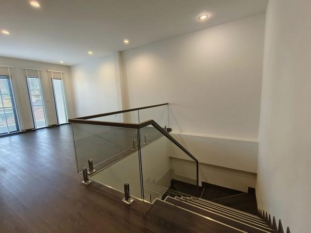 ให้เช่า-ขายบ้านเดี่ยว 3 ชั้น ใกล้BTSเอกมัย  ซอยสุขุมวิท 65 เนื้อที่ 50 ตรว. พื้นที่ใช้สอย 330 ตรม. 4 ห้องนอน 5 ห้องน้ำ  จอดรถได้ 3-4 คัน