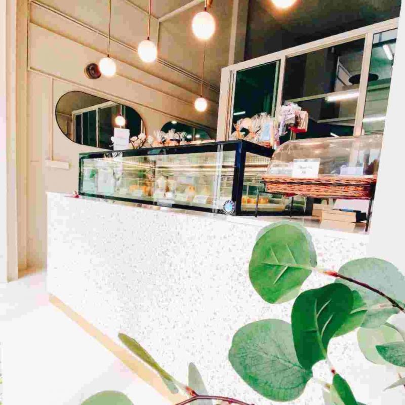 ปล่อยเซ้งร้านทำเบเกอรี่ พร้อมอุปกรณ์ครบ  ย่านลำลูกกา คลอง4ที่ตั้ง : 13/1 ถนน ไสวประชาราษฎร์ ตำบล ลาดสวาย อำเภอลำลูกกา ปทุมธานี 12150พิกัด  https://maps.app.goo.gl/V23ZwfcNZ9sRMm8PAขนาดพื้นที่ : 120 ตร.ม. รายละเอียด : ปล่อยเซ้งร้านTake a bake by Better Cup(ร้านยังเปิดบริการอยู่) เป็นตึกแถว 3 ชั้นครึ่ง ห้องริม ติดถนนไสวประชาราษฏร์ 6 เลน (ถนนพระองค์เจ้าสาย คลอง 4 รังสิต-ลำลูกกา) หน้าหมู่บ้านวรารักษ์ i-design-อุปกรณ์ ต่างๆภา