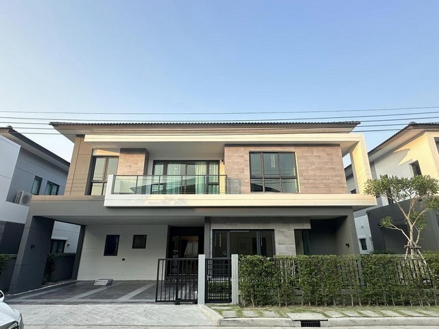 HR1495ให้เช่าบ้านเดี่ยว โครงการ The City Bangna ใกล้เมกาบางนา ตกแต่งพร้อมอยู่ให้เช่าเดือนละ 150,000 บาท / ขาย 26.9 ล้านบาทติดต่อ : คุณพร 0938091444 (เบอร์นี้แอดไลน์ได้คะ),โทร 0939833259ID Line : henghengpaulaรหัสประกาศ HR1495ให้เช่าบ้าน The City Bangna (โครงการใหม่) ติด ikea Bangna 4 ห้องนอน 5 ห้องน้ำ Double Volume/ 2 ห้องรับแขก มีห้องแม่บ้าน พื้นที่ใช้สอย 313 ตรม.​ พื้นที่บ้าน 70 ตรว.​ ตกแต่งพร้อมอยู่สถานที่ใกล้เคียง* Mega Bangna / IKEA 1 กม.* Central บางนา 9.3 กม.* Market Village