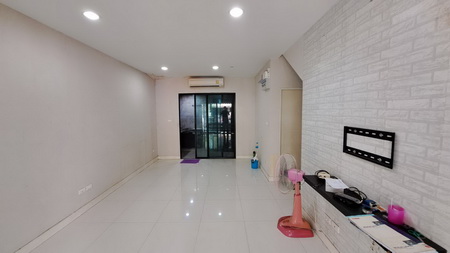 บ้านกลางเมือง กัลปพฤกษ์ ถนนศาลธนบุรี แขวงบางหว้า เขตภาษีเจริญ กรุงเทพมหานคร.