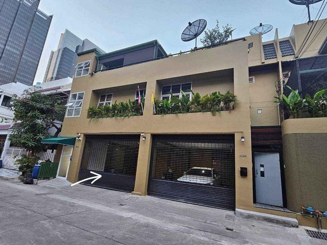 ให้เช่าโฮมออฟฟิศชั้น 1 พื้นที่ 180 ตร.ม. ย่านพระราม9 รัชดา แยก อสมท. ใกล้ MRT พระราม9 หลังเซ็นทรัลพระราม9 เหมาะทำออฟฟิศ จดทะเบียนบริษัทได้