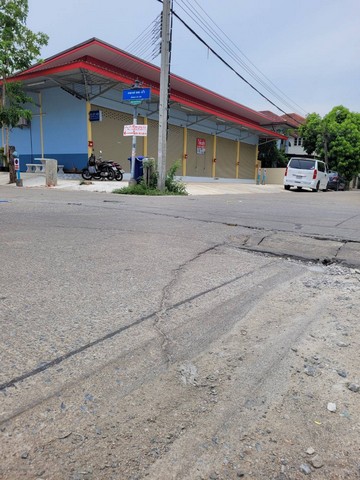 #ให้เช่าห้องทำเลค้าขาย  ซอยติวานนท์ 8/6 ติดสี่แยก อำเภอปากเกร็ด จังหวัดนนทบุรี##รายละเอียดทรัพย์-ให้เช่าห้องพักอาศัยทำเลค้าขายติดสี่แยกขนาด 4 * 10 เมตร ตั้งอยู่ปากซอย ตลาดสหกรณ์ 3 ซอยติวานนท์ 8/6 ตำบลบางพูด อำเภอปากเกร็ด จังหวัดนนทบุรี-ภายในมีแอร์ให้ 1 ตัวด้านข้างมีเนื้อที่ใช้สอยให้ได้ ด้านหน้าสามารถจอดรถได้-ตรงข้ามเป็นตลาด ใกล้เซเว่นอีเลฟเว่น โลตัสและ CJ เพียง 