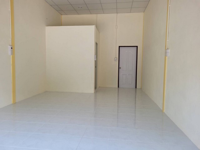 ให้เช่าห้องทำเลค้าขาย ซอยติวานนท์ 8/6 ติดสี่แยก อำเภอปากเกร็ด จังหวัดนนทบุรี