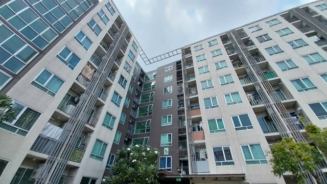   รายละเอียดเพิ่มเติม Code ID : BCN 1972  ราคาขาย  1,170,818 บาท- พื้นที่ใช้สอย :   28.01- จำนวนห้อง :   1 ห้องนอน 1 ห้องน้ำ - ชั้นที่  :    3   - อาคาร :  5 พิกัดทรัพย์ : https://maps.app.goo.gl/wYuT6axhg3C2ueLi9    สถานที่ใกล้เคียง- ใกล้ศูนย์การค้า The Paseo - ใกล้ซีคอนสแควร์  - ใกล้พาราไดซ์ พาร์คสอบถามเพิ่มเติม/นัดชมโทร. 097-419-5982(พลอย)โทร. 096-932-4624(ออมสิน)Line : @panaya (มี@ด้านหน้า)ปรึกษาสินเชื่อฟรี One Stop Service ดูแลตั้งแต่ต้นจนจบบริษัท ปณยาคิดดี จำกัด