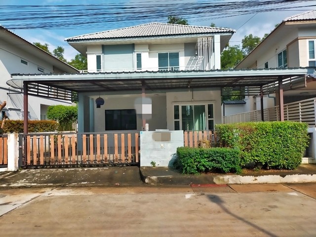 รายละเอียดเพิ่มเติมCode ID : PAP-3-0505 ราคาขาย      4,000,000 บาท- ขนาดพื้นที่ : 51.30 ตร.ว - พื้นที่ใช้สอย :   180 ตรม.- จำนวนห้อง : - ห้องนอน - ห้องน้ำ- ที่จอดรถ :  1-2 คัน- บ้านเดี่ยว :   2 ชั้น- บ้านเดี่ยวหันทางทิศ : -พิกัดทรัพย์ :      https://maps.app.goo.gl/sqDW5tQfQQbEJf9P7สถานที่ใกล้เคียง- ใกล้ตลาดรังสิต- ใกล้ฟิวเจอร์พาร์ค รังสิต- ใกล้โฮมโปร สาขาฟิวเจอร์พาร์ครังสิต- ใกล้เมกาโฮม รังสิตสอบถามเพิ่มเติม/นัดชมโทร. 097-419-5982(พลอย)โทร. 096-932-4624(�