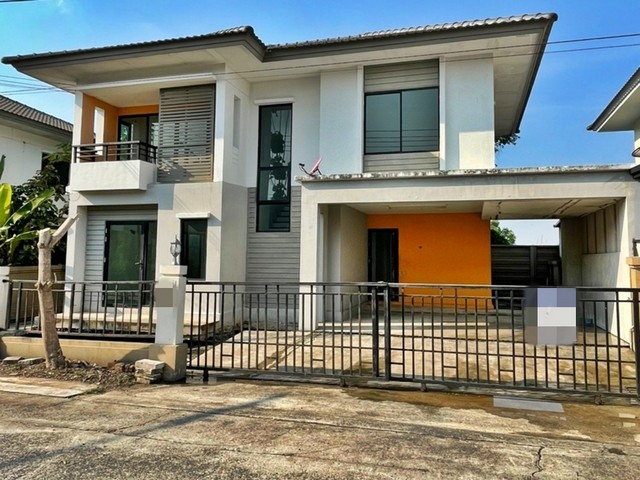 รายละเอียดเพิ่มเติมCode ID : PAP-2-0068ราคาขาย     2,500,000 บาท- ขนาดพื้นที่ :  40.20 ตร.ว- พื้นที่ใช้สอย :   121.38 ตรม.- จำนวนห้อง : - ห้องนอน - ห้องน้ำ- ที่จอดรถ :   1-2 คัน- บ้านแฝด  :   2 ชั้น- บ้านแฝดหันทางทิศ : -พิกัดทรัพย์  :    https://maps.app.goo.gl/iXrkHuWkWMLCkkX36สถานที่ใกล้เคียง- ใกล้ตลาดกลางลาดสวาย- ใกล้ตลาดเอซี ลำลูกกา คลอง 4- ใกล้บิ๊กซี ลำลูกกา 2 (ลำลูกกา คลอง 4)- ใกล้บิ๊กซี เพลส ลำลูกกา คลอง 5สอบถามเพิ่มเติม/นัดชมโทร. 097-419-5982(พลอย)�