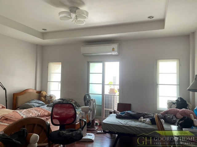 ขายทาวน์โฮม 3 ชั้น ราคาถูกสุดๆ เออร์เบิน สาทร ขนาด 32 ตรว 3นอน 3น้ำ ต่อเติมหลังคาโรงรถหน้าบ้าน