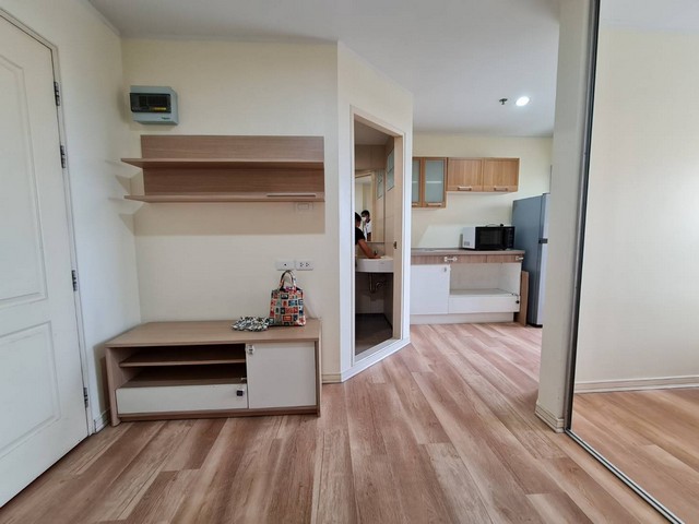 ให้เช่า คอนโด ลุมพินี ทาวน์ รามอินทรา-นวมินทร์ 22 ตร.ม ชั้น 6 ใกล้แฟชั่น ไอส์แลนด์โครงการทำเลดี ใกล้กับรถไฟฟ้าสีชมพู สถานี กม.8 เพียง 200 เมตร ติดกับรพ.สินแพทย์และใกล้รพ.รามอินทราพื้นที่ 22 ตร.มคอนโดสูง 25 ชั้น อยู่ชั้น 61 ห้องนอน, 1 ห้องน้ำ, 1 ครัว, 1 โถง, มีระเบียงตึก Bทิศใต้ที่ตั้ง: ถนนรามอินทรา-นวมินทร์ แขวงคันนายาว เขตคันนายาว กรุงเทพมหานครเฟอร์นิเจอร์และเครื่องใช้ไฟฟ้