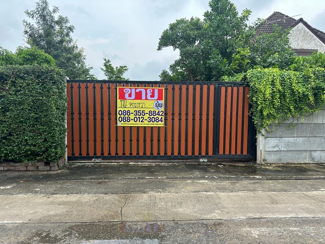 ZT351 ขายที่ดิน‭ ‬ซอยสายไหม 38 เนื้อที่ 110 ตารางวากว้าง 20 เมตร ลึก 22 เมตรที่ตั้ง : ซอยสายไหม 38 ตำบลสายไหม อำเภอสายไหมจังหวัดกรุงเทพมหานครสถานที่ใกล้เคียง : ตลาดเอซี,ตลาดวงศกร สายไหม,บิ๊กซี ฟู้ด เพลส สายไหม,โรงเรียนสารสาสน์วิเทศสายไหม,โรงเรียนฤทธิยะวรรณาลัย,โรงพยาบาลภูมิพลอดุลยเดช,โรงพยาบาลซีจีเอช,สำนักงานเขตสายไหม,สนามบินดอนเมืองการเดินทางถ.สายไหม ถ.รามอินทรา ถ.