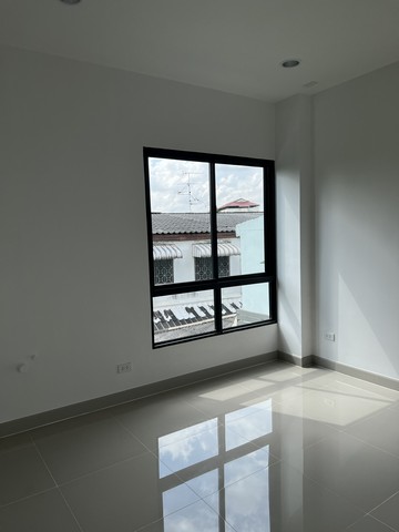 BH2743 ให้เช่า อาคารใหม่ 4 ชั้น โครงการ,  พรีเมี่ยม เพลส มิกซ์ เอกมัย-รามอินทรา พื้นที่ใช้สอย 250 ตรม.