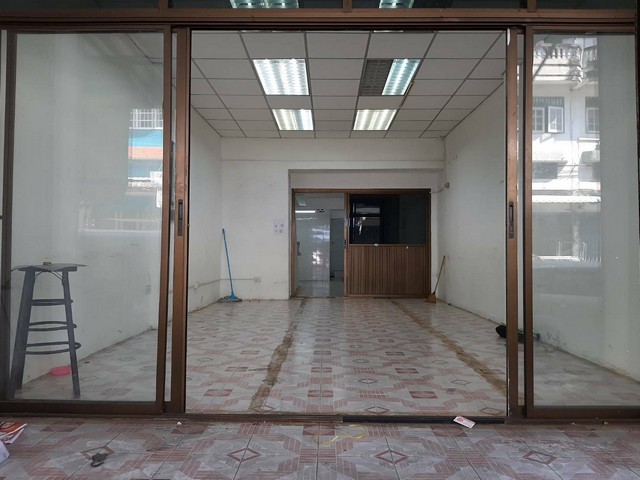 ขายด่วน  ตึกแถว 3.5 ชั้น ซอย เอกชัย 76 หมู่บ้าน SK  ใกล้ เซ็นทรัลพระราม 2 ทำเลดี ค้าขายได้