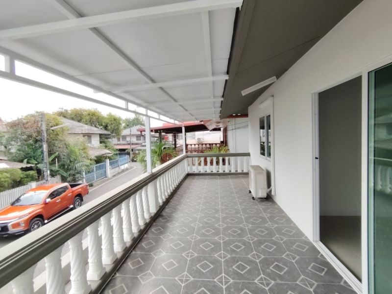 บ้าน 2 ชั้น รีโนเวทใหม่ ใกล้กาดสามแยก เซนทรัลเฟส สันทราย เชียงใหม่ ราคาไม่เกิน 2.5 ล้าน