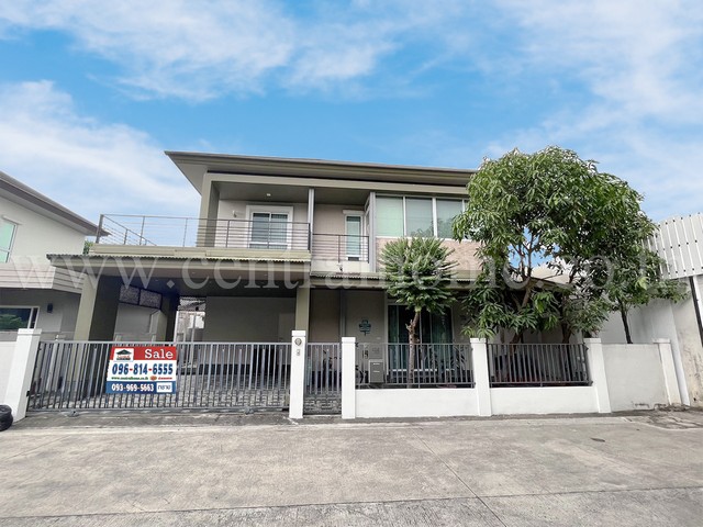 รหัสทรัพย์ : 5110บ้านเดี่ยว ชวนชื่น แกรนด์ ราชพฤกษ์ - พระราม 5 หลังริมที่ตั้ง :  ถนนนครอินทร์ ต.บางไผ่ อ.เมืองนนทบุรี จ.นนทบุรี  11100รายละเอียดทรัพย์- เนื้อที่ 57.6 ตารางวา พื้นที่ใช้สอย 200 ตารางเมตร- 4 ห้องนอน 3 ห้องน้ำ 1 ห้องรับแขก 1 ห้องครัว  2 ที่จอดรถ- แอร์ 5 ตัว Wallpaper ทั้งหลัง- พื้นล่างแกรนิโต้ พื้นบนลามิเนต- สภาพดีมาก พื้นที่รอบบ้านกว้าง ต่อเติมครัว และจุดรับแขก Outdoor- ตั้งอยู่