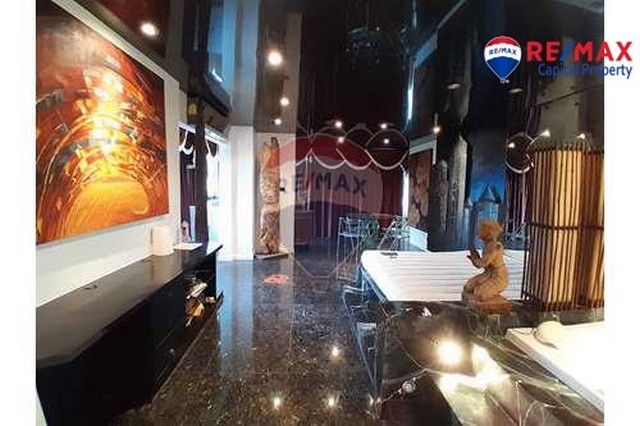 พัทยา พลาซ่า คอนโดเทล โครงการ ใน บางละมุง, ชลบุรี. และสร้างเสร็จแล้วเมื่อ มิ.ย. 2007 ซึ่งคุณสามารถซื้อ คอนโด นี้ได้ที่ราคา ฿ 990,0001 ห้องนอน และ 1 ห้องอาบน้ำ 52 m² และยัง จากุซซี่ขนาดใหญ่ไว้พักผ่อน พัทยา พลาซ่า คอนโดเทลคอนโดสำหรับตกแต่งมีกำไรงาม บอกเลยว่าห้องกว้างมาก ทำเลใกล้ถนนสุขุมวิท เดินทางสะดวก ใกล้หาดพัทยา และห้างสรรพสินค้าเซ็นทรัลเฟสติวัลบีชไม่ถึง 5 นาที ถึงแ�