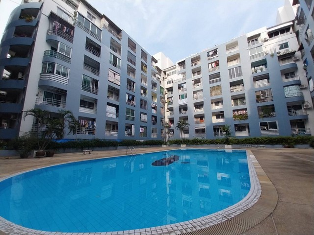  รายละเอียดเพิ่มเติม Code ID : AT 1356  ราคาขาย 1,206,500  บาท- พื้นที่ใช้สอย :   31.84- จำนวนห้อง :  1 ห้องนอน 1 ห้องน้ำ  - ชั้น : 5      - อาคาร :  B พิกัดทรัพย์ :  https://maps.app.goo.gl/xQCnWrrWdQrARxFD7    สถานที่ใกล้เคียง- ใกล้โรงเรียนพิบูลอุปถัมภ์,- ใกล้ เอสพลานาด รัชดาภิเษก - ใกล้เดอะ สตรีท รัชดาภิเษก, วัดลาดปลาเค้า- ใกล้เซ็นทรัลลาดพร้าว, รพ.เปาโลโชคชัย4, ตลาดสดโชคชัย4 สอบถามเพิ่มเติม/นัดชมโทร. 097-419-5982(พลอย)โทร. 096-932-4624(ออมสิน)Line : @panaya (�