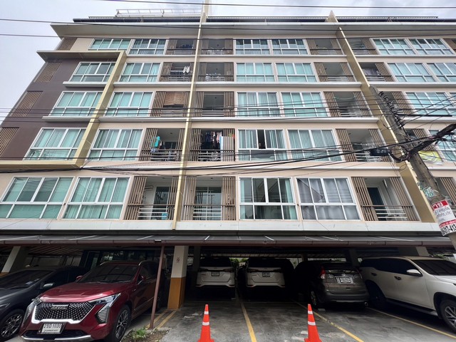   รายละเอียดเพิ่มเติม Code ID : AO 0126  ราคาขาย  2,726,500 บาท- พื้นที่ใช้สอย :   39.9- จำนวนห้อง :   1 ห้องนอน 1 ห้องน้ำ - ชั้น : 5- อาคาร :  9 พิกัดทรัพย์ : https://maps.app.goo.gl/5v4Si7XNSDpFrhXXA    สถานที่ใกล้เคียง- ใกล้MRT สุทธิสาร, MRT ห้วยขวาง,- ใกล้ ตลาดห้วยขวาง - ใกล้ โรงเรียนพิบูลอุปถัมภ์,- ใกล้ ดิ วัน รัชดาสอบถามเพิ่มเติม/นัดชมโทร. 097-419-5982(พลอย)โทร. 096-932-4624(ออมสิน)Line : @panaya (มี@ด้านหน้า)ปรึกษาสินเชื่อฟรี One Stop Service ดูแลตั้งแต่ต้นจนจบบริษ�