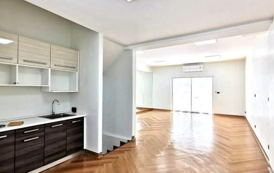 ให้เช่าโฮมออฟฟิศ 5ชั้น โครงการ Park avenue เอกมัย ซอยสุขุมวิท 63 ใกล้ BTS เอกมัย