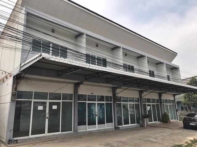   รายละเอียดเพิ่มเติม Code ID :  PAP4-0613   ราคาขาย 1,760,000  บาท- ขนาดพื้นที่ :  18.2 ตรว.  - พื้นที่ใช้สอย : 100.8 ตรม. - จำนวนห้อง :   3 ห้องนอน 2 ห้องน้ำ - ที่จอดรถ :   1 คัน- บ้านหันทางทิศ :  ตะวันออกเฉียงเหนือ พิกัดทรัพย์ :  https://maps.app.goo.gl/6tCdbVscJc3QhfgS6    สถานที่ใกล้เคียง- ใกล้  โลตัส ชัยภูมิ- ใกล้  โรงพยาบาลชัยภูมิ- ใกล้  ถนนคนเดิน (ชัยภูมิ)- ใกล้  วิทยาลัยเทคนิคชัยภูมิสอบถามเพิ่มเติม/นัดชมโทร. 097-419-5982(พลอย)โทร. 096-932-4624(ออมสิน)