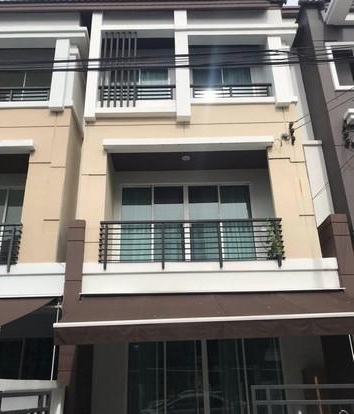 ให้เช่าและขายทาวน์โฮม 3 ชั้น . บ้านกลางเมือง เกษตร-นวมินทร์ 70 ใกล้ตลาดปัฐวิกรณ์