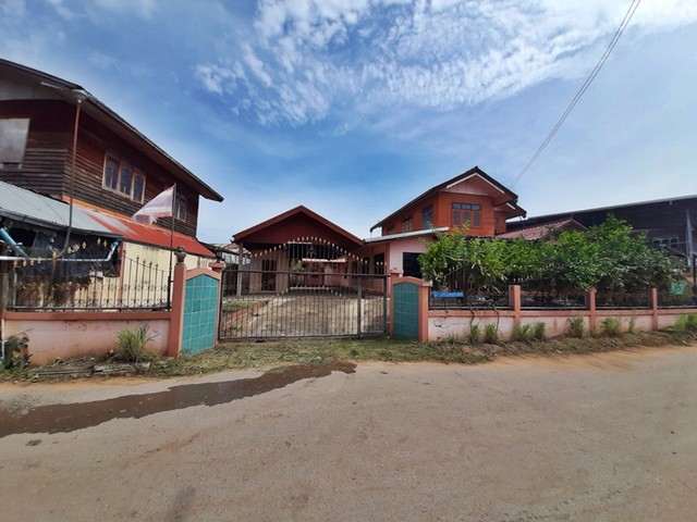   รายละเอียดเพิ่มเติม Code ID :  PAP5-0568  ราคาขาย  1,140,000  บาท- ขนาดพื้นที่ :  118 ตรว.- พื้นที่ใช้สอย :  334.55 ตรม. - จำนวนห้อง :   3 ห้องนอน 2 ห้องน้ำ   - ที่จอดรถ :    2 คัน- บ้านหันทางทิศ :  gsonv พิกัดทรัพย์ :  https://maps.app.goo.gl/K6qRh5WWcrnvFMA4A    สถานที่ใกล้เคียง- ใกล้  โลตัส ชัยภูมิ- ใกล้  โรงพยาบาลชัยภูมิ- ใกล้  ถนนคนเดิน (ชัยภูมิ)- ใกล้  วัดชัยภูมิวนารามสอบถามเพิ่มเติม/นัดชมโทร. 097-419-5982(พลอย)โทร. 096-932-4624(ออมสิน)Line : @panaya (มี@ด้านหน้า)ปรึก�