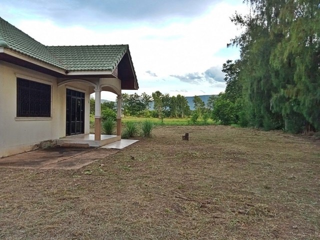  รายละเอียดเพิ่มเติม Code ID :  PAP6-0381  ราคาขาย  1,100,000 บาท- ขนาดพื้นที่ : 676 ตรว. - พื้นที่ใช้สอย : 122.25 ตรม.  - จำนวนห้อง :   1 ห้องนอน 1 ห้องน้ำ  - ที่จอดรถ :   1 คัน- บ้านหันทางทิศ : ตะวันตก พิกัดทรัพย์ :  https://maps.app.goo.gl/dKFG12YcnijQvWJK6    สถานที่ใกล้เคียง- ใกล้  โรงเรียนบ้านนาหนองทุ่ม- ใกล้  วัดบูรณาราม- ใกล้  โลตัส โก เฟรช บ้านนาหนองทุ่ม- ใกล้  โรงเรียนนาหนองทุ่มวิทยาสอบถามเพิ่มเติม/นัดชมโทร. 097-419-5982(พลอย)โทร. 096-932-4624(ออ�