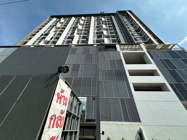  รายละเอียดเพิ่มเติม Code ID : BD 10614  ราคาขาย  2,259,000 บาท- พื้นที่ใช้สอย :   32.19- จำนวนห้อง :  1 ห้องนอน 1 ห้องน้ำ  - ชั้น : 8  - อาคาร :  1 พิกัดทรัพย์ : https://maps.app.goo.gl/3bG6neXmaUQRaNub6    สถานที่ใกล้เคียง- ใกล้ตลาดพลู, เดอะมอลล์ ท่าพระ, Big C ดาวคะนอง,- ใกล้ Platform, Icon Siam,โรบินสัน บางรัก, เอเชียทีค, - ใกล้รร.กรุงเทพคริสเตียน, รร.นานาชาติ โชรส์เบอรี่, รพ.พญาไท,- ใกล้รพ.สมเด็จพระปิ่นเกล้า, รพ.สมิติเวช ธนบุรี, วัดปากน้ำภาษีเจริญ, ว