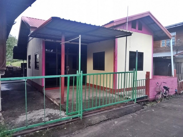   รายละเอียดเพิ่มเติม Code ID :  PAP3-0482  ราคาขาย  970,000  บาท- ขนาดพื้นที่ :  81 ตรว. - พื้นที่ใช้สอย : 165.5 ตรม.  - จำนวนห้อง :   2 ห้องนอน 2 ห้องน้ำ - ที่จอดรถ :   1 คัน- บ้านหันทางทิศ :  ใต้ พิกัดทรัพย์ :  https://maps.app.goo.gl/cHF74etcojb7aXoA8    สถานที่ใกล้เคียง- ใกล้  ตลาดสดเทศบาลตำบลภูเขียว- ใกล้  วัดบูรพาบ้านแข้- ใกล้  วิทยาลัยเทคโนโลยีภูเขียว- ใกล้  โรงพยาบาลภูเขียวเฉลิมพระเกียรติสอบถามเพิ่มเติม/นัดชมโทร. 097-419-5982(พลอย)โทร. 0