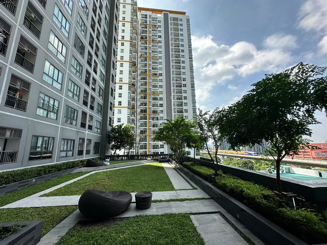   รายละเอียดเพิ่มเติม Code ID : AT 0223  ราคาขาย 1,782,000  บาท- พื้นที่ใช้สอย :   21.57- จำนวนห้อง :   1 ห้องนอน 1 ห้องน้ำ - ชั้น : 8 - อาคาร : 1 พิกัดทรัพย์ : https://maps.app.goo.gl/sroQR7tT2zX9yiSu8    สถานที่ใกล้เคียง- ใกล้The Mall ท่าพระ, BRT ราชพฤกษ์- ใกล้ วงเวียนใหญ่, โรงพยาบาลสมเด็จพระปิ่นเกล้า, - ใกล้โรงพยาบาลสมิติเวช ธนบุรี- ใกล้ โรงพยาบาลสมเด็จเจ้าพระยา สอบถามเพิ่มเติม/นัดชมโทร. 097-419-5982(พลอย)โทร. 096-932-4624(ออมสิน)Line : @panaya (มี@ด้านหน้า)ปรึ�