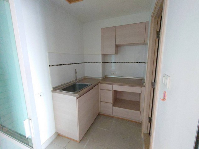   รายละเอียดเพิ่มเติม Code ID : AP 2012  ราคาขาย 2,660,000 บาท- พื้นที่ใช้สอย :  33.36 - จำนวนห้อง :   1 ห้องนอน 1 ห้องน้ำ - ชั้นที่ : 28 - อาคาร : C พิกัดทรัพย์ : https://maps.app.goo.gl/iVwXvLaUoKoyGCZc9    สถานที่ใกล้เคียง- ใกล้Homepro พระราม 3, Central Plaza พระราม 3- ใกล้ รร.สารสาสน์เอกตรา - ใกล้รร.พระแม่มารีสาธุประดิษฐ์,- ใกล้รพ.เจริญกรุงประชารักษ์, Lotus พระราม 3 สอบถามเพิ่มเติม/นัดชมโทร. 097-419-5982(พลอย)โทร. 096-932-4624(ออมสิน)Line : @panaya (มี@ด้านหน้า)ปรึกษาสินเชื่�