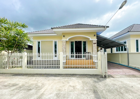 Your Private Oasis Awaits on Koh Samui 2-Bedroom Villa for Rent Experience the ultimate in peace and relaxation in this beautifully designed 2-bedroom villa, nestled in the heart of Koh Samui.Only 1 unit left! Book now!Features: 2 spacious bedrooms2 fully equipped bathroomsModern kitchen with all appliancesWasher, large sofa, TV, and Wi-FiPrivate garden with secure fencingKeycard access for convenience and securityCarport and outdoor seating area No pets allowed.Prime Location: .....5-15 minutes from:Fresh MarketLipa Noi BeachTaling Ngam BeachNumerous tourist attractionsWaterfallsKhao Pom viewpoint with stunning viewsPerfect for:Long-term rentalVacation rentalThose seeking a peaceful and relaxing atmosphere Affordable Rates: Starting from 22,000 - 26,000 THB/monthContact us today to book your viewing!+66 89 633 1978We also offer property sales and rental services.** Winner Estate South Thailand**#kohsamui #villarental #privat oasis #peacefulretreat #stunningviews #affordablerates #Winn