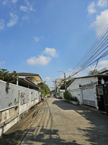 ขายที่ดิน ใกล้รถไฟฟ้าแบริ่ง ซอยลาซาล สุขุมวิท105 108 ตารางวาขนาด 108 ตารางวาบรรยากาศดี เหมาะสำหรับทำที่อยู่อาศัย.สถานที่ใกล้เคียงBangkok patanaLa Salles AvenueSt Andrews International SchoolMega bangnaCentral Bangna..ราคาถูกที่สุดในย่านนี้เพียง 10.9 ล้าน เท่านั้นสนใจติดต่อ 061-624-7988Line ID @Deeasset (มี @ นำหน้า)