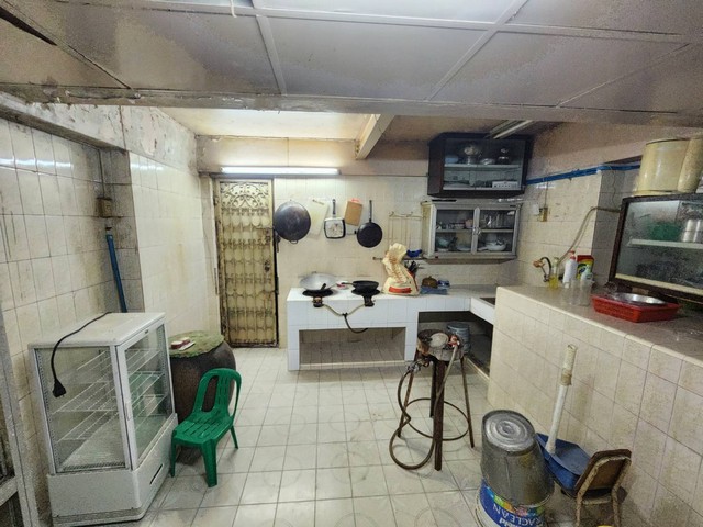 ขายอาคารพานิชย์ 5.5 ชั้น รวมดาดฟ้า ติดถนนแฉล้มนิมิต บางโคล่ เขต บางคอแหลม กรุงเทพ