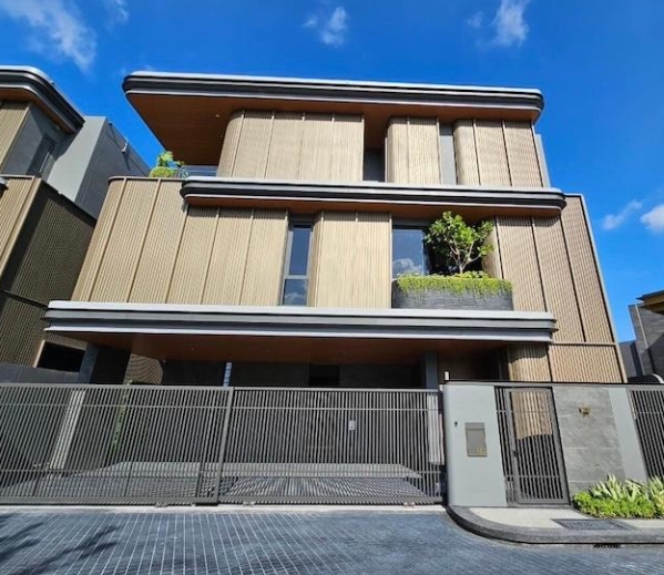 ให้เช่าบ้านเดี่ยว3ชั้น  Bugaan บูก้านพระราม9 เหม่งจ๋าย มีลิฟท์ สระว่ายน้ำ