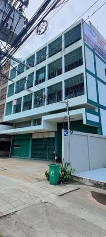 ให้เช่าอาคารพาณิชย์ 4 ชั้น ริมถนนพระราม 3 เนื้อที่ 185 ตรว พื้นที่ใช้สอยอาคาร 567 ตรม.จอดรถได้หลายคัน ใกล้โฮมโปรพระราม 3