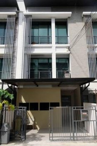 [B887]ให้เช่า 30k ทาวน์โฮม บ้านกลางเมือง พระราม 9 - รามคำแหง 39 รีโนเวทเองตกแต่งเอง เคยเป็นออฟฟิศมาก่อน