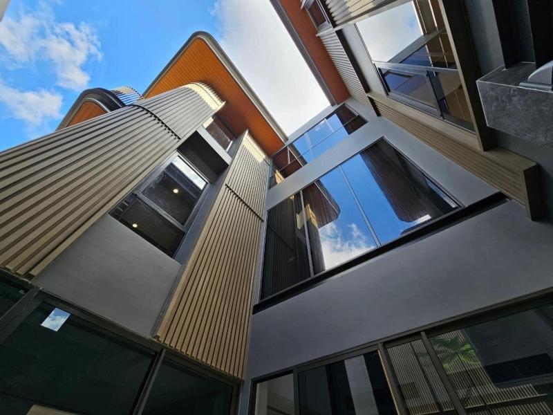 ให้เช่าบ้านพระราม9-เหม่งจ๋าย​ ในโครงการ​มีเพียง8หลัง ที่สุดของความ Private มีลิฟท์ สระว่ายน้ำส่วนตัว วิวสวนขนาดใหญ่ พร้อมอยู่ราคาเช่าพร้อมเฟอร์นิเจอร์ 650,000 73ตารางวา, 522ตารางเมตร5 ห้องนอน, 6ห้องนํ้า, 4ที่จอดรถ, 1ห้องMaid, มีสระว่ายนํ้าในบ้าน, มีลิฟท์, บ้าน3ชั้น, วิวสวนขนาดใหญ่✅รับชาวต่างชาติ/คนจีน✅เลี้ยงสัตว์ได้สถานที่ใกล้เคียง-ใกล้ทางด่วนฉลองรัช เชื่อมต่อได้กับรถไฟฟ