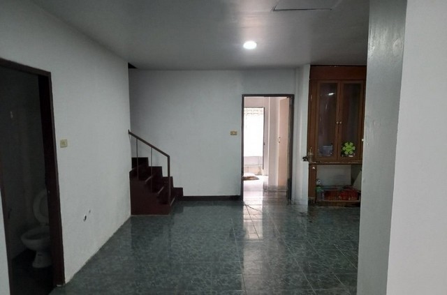 [B882]ให้เช่า 14k ทาวน์เฮาส์ 2 ชั้น 2 คูหา ทะลุกัน ต้นซอยรามอินทรา 44 คันนายาว  ห่างรถไฟฟ้า MRTสายสีชมพู 450 เมตร