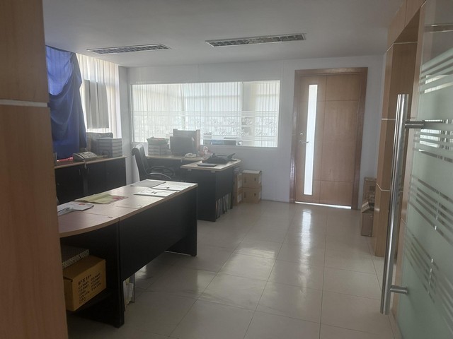 BS1305ขายและให้เช่าอาคารออฟฟิศ 5 ชั้น มีลิฟท์ ย่านนวลจันทร์ ใกล้เลียบด่วนรามอินทรา