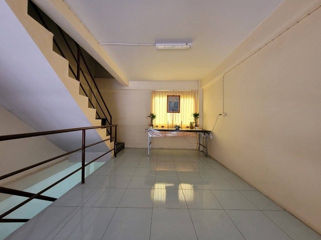 ขายอาคารพาณิชย์ 3 ชั้นครึ่งตกแต่งพร้อมอยู่ หลังเซ็นทรัลมหาชัย อำเภอเมือง จังหวัดสมุทรสาคร