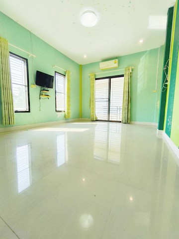 ขายบ้านเดี่ยว 1 ชั้น  มีบ้าน 3 หลังต่างขนาด ครัวไทยแยก ใกล้ม.นเรศวร ก่อนขึ้นสะพานสะกัดน้ำมัน