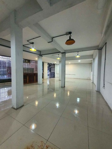 BS1307ให้เช่าอาคาร4คูหา ขนาด 300 ตรม.ติดถนนศรีนครินทร์ ใกล้พาราไดซ์พาร์ค เหมาะทำร้านอาหาร