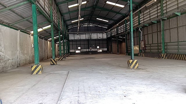 ให้เช่าโกดัง  800 ตารางเมตร ออฟฟิศ2ห้อง ห้องพัก12 ห้อง  คลองหกตะวันตก27 ใกล้มหาวิทยาลัยราชมงคลธัญบุรี คลองหก