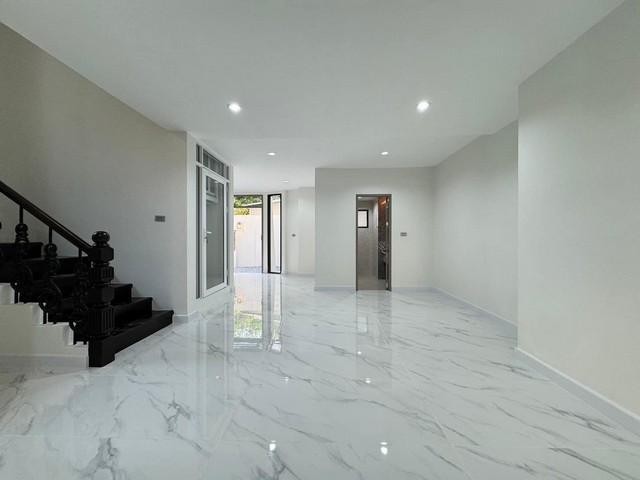 PB3866 ขายทาวน์โฮม 4 ชั้น ซอยสุขุมวิท31 โครงการ ชิชา คาสเซิล (Chicha Castle) อยู่หลังมหาวิทยาลัยศรีนครินทรวิโรฒ