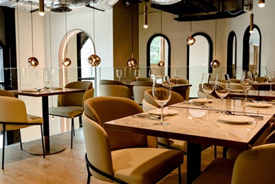 เซ้ง ร้านสวยมาก ใจกลางสาทร ลงทุน 12 ล้าน ปล่อย 4 ล้าน ในตึก Kronos