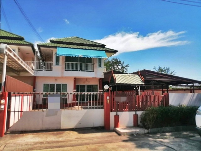 รายละเอียดเพิ่มเติมCode ID : PAP-8-0262ราคาขาย     2,875,950 บาท- ขนาดพื้นที่ :  72.30 ตร.ว - พื้นที่ใช้สอย :   184.66 ตรม.- จำนวนห้อง :   - ห้องนอน - ห้องน้ำ - ที่จอดรถ :   1-2 คัน- บ้านแฝด    :    2 ชั้น- บ้านแฝดหันทางทิศ : -พิกัดทรัพย์ :   https://maps.app.goo.gl/BPrPGDLQ7MEs3MaG8สถานที่ใกล้เคียง- ใกล้โรงพยาบาลบางซ้าย- ใกล้เมกาโฮม อยุธยา- ใกล้โลตัส โรจนะ- ใกล้แม็คโคร อยุธยาสอบถามเพิ่มเติม/นัดชมโทร. 097-419-5982(พลอย)โทร. 096-932-4624(ออมสิน)Line : @panaya (มี@ด้านหน้า)�