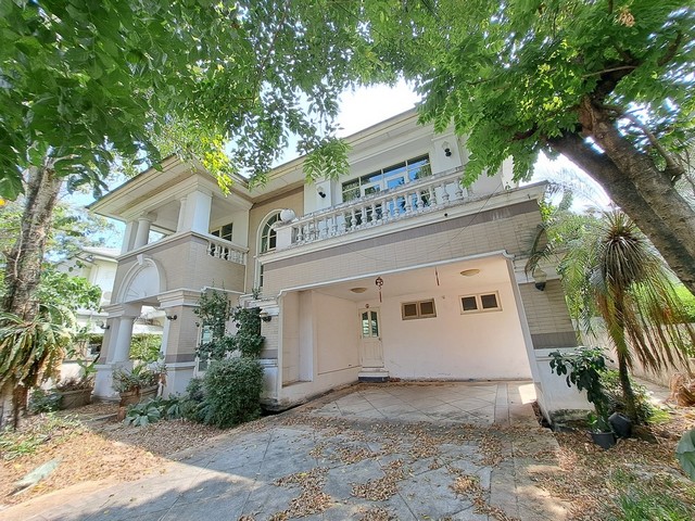   รายละเอียดเพิ่มเติม Code ID :  AJ 0144  ราคาขาย  8,312,500 บาท- ขนาดพื้นที่ :    92 ต.ร.ว.- พื้นที่ใช้สอย :   -- จำนวนห้อง :   3 ห้องนอน 3 ห้องน้ำ- ที่จอดรถ :   1    คัน- บ้านหันทางทิศ : - พิกัดทรัพย์ : https://maps.app.goo.gl/7QMgceCShWAQuRqw7    สถานที่ใกล้เคียง- ใกล้เซ็นทรัล พระราม 2, บิ๊กซี พระราม 2,- ใกล้เทสโก้ โลตัส พระราม 2, - ใกล้ โฮมโปร พระราม 2, รร.รุ่งอรุณ, รร.ทานตะวันไตรภาษา,- ใกล้ รร.พระยามนธาตุราชศรีพิจิตร์, รพ.บางมด และ รพ.นครธนสอบ