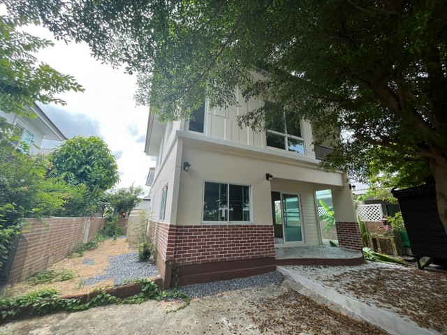  รายละเอียดเพิ่มเติม Code ID : AR 1056  ราคาขาย  3,990,000 บาท- ขนาดพื้นที่ :   50 ตร.ว.- พื้นที่ใช้สอย :   -- จำนวนห้อง :   3 ห้องนอน 2 ห้องน้ำ- ที่จอดรถ :  1     คัน- บ้านหันทางทิศ : - พิกัดทรัพย์ : https://maps.app.goo.gl/3BXUZdFXmTCAwaXV8    สถานที่ใกล้เคียง- ใกล้Central พระราม 2 - ใกล้ Big C พระราม 2 - ใกล้,รพ.นครธน,รร.กรพิทักษ์ศึกษาสอบถามเพิ่มเติม/นัดชมโทร. 097-419-5982(พลอย)โทร. 096-932-4624(ออมสิน)Line : @panaya (มี@ด้านหน้า)ปรึกษาสินเชื่อฟรี One Stop Service ดูแลตั้งแต่ต้นจน