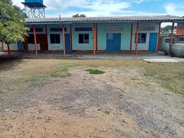 รายละเอียดเพิ่มเติมCode ID : PAP-6-0097 ราคาขาย     1,000,470 บาท- ขนาดพื้นที่ :  200 ตร.ว (2 งาน)- พื้นที่ใช้สอย :   170 ตรม.- จำนวนห้อง :   - ห้องนอน - ห้องน้ำ - ที่จอดรถ :  1 คัน- บ้านพัก :    1 ชั้น- บ้านพักหันทางทิศ : -พิกัดทรัพย์ :   https://maps.app.goo.gl/PeVcZmSKFNdM1Z3c9สถานที่ใกล้เคียง- ใกล้วัดหนองโคก- ใกล้โรงเรียนวัดพระแก้ว โสภณประสิทธิ์วิทยาคาร- ใกล้วัดดอนกลาง - ใกล้วัดละมุดสอบถามเพิ่มเติม/นัดชมโทร. 097-419-5982(พลอย)โทร. 096-932-4624(ออมสิน)Lin