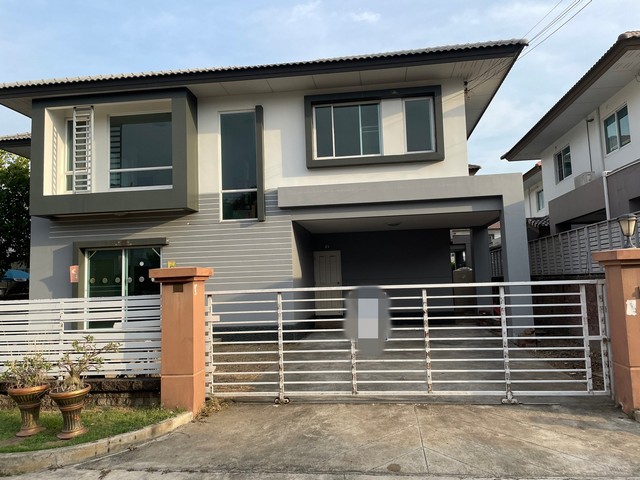 รายละเอียดเพิ่มเติมCode ID : PAP-ZE_103 ราคาขาย       6,800,000 บาท- ขนาดพื้นที่ : 72 ตร.ว - พื้นที่ใช้สอย :  215.55 ตรม.- จำนวนห้อง : - ห้องนอน - ห้องน้ำ- ที่จอดรถ :   1-2 คัน- บ้านเดี่ยว :    2 ชั้น- บ้านเดี่ยวหันทางทิศ : -พิกัดทรัพย์ :   https://maps.app.goo.gl/tyURezuYA4UWNUCy8สถานที่ใกล้เคียง- ใกล้ตลาด ดีดี มาร์เช่- ใกล้ตลาดรังสิต- ใกล้ฟิวเจอร์พาร์ค รังสิต- ใกล้มาร์เก็ตวิลเลจ รังสิตสอบถามเพิ่มเติม/นัดชมโทร. 097-419-5982(พลอย)โทร. 096-932-4624(ออมสิน)Lin