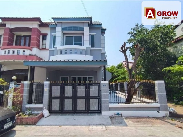 บ. บุศรินทร์ หลังมุม ใจกลางตลาดบางบัวทอง รีโนเวทใหม่พร้อมอยู่ที่ตั้ง : ถ.บางกรวย-ไทรน้อย  ตำบล บางรักพัฒนา อำเภอบางบัวทอง นนทบุรี 11110 ราคาขาย :  2,890,000 บาท   รายละเอียด : - หลังมุม - พื้นที่ 36 ตรว.- 3 ห้องนอน - 2 ห้องน้ำ - 1 ห้องครัว - 1 ที่จอด จุดเด่น:- รีโนเวทใหม่ทั้งหลัง พร้อมเข้าอยู่ - ครัวใหม่ โรงรถใหม่ พร้อมมุมพักผ่อนร่มรื่นน่าอยู่- จอดรถได้หลายคัน ในบ้านได้ 1คัน- สิ่งอำนวยความ